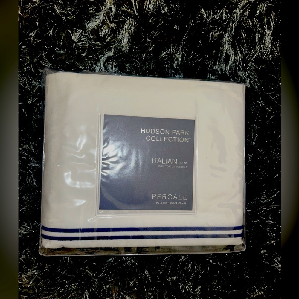 Hudson Park Collection Twin Percale Duvet Cover NWT - Dark Navy embroidered trim